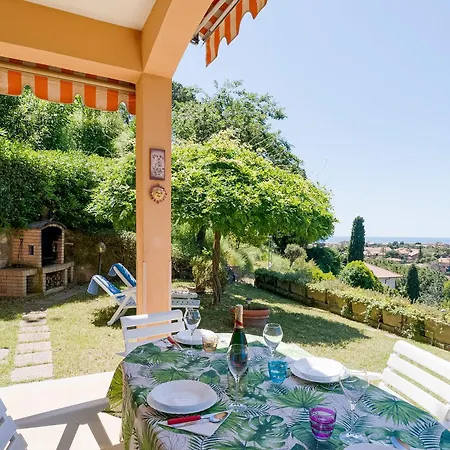 Into The Green! Garden House
